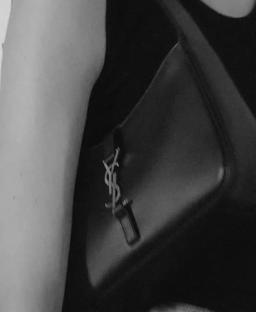 YSL - le 5 Ă  7 en cuir verni Red