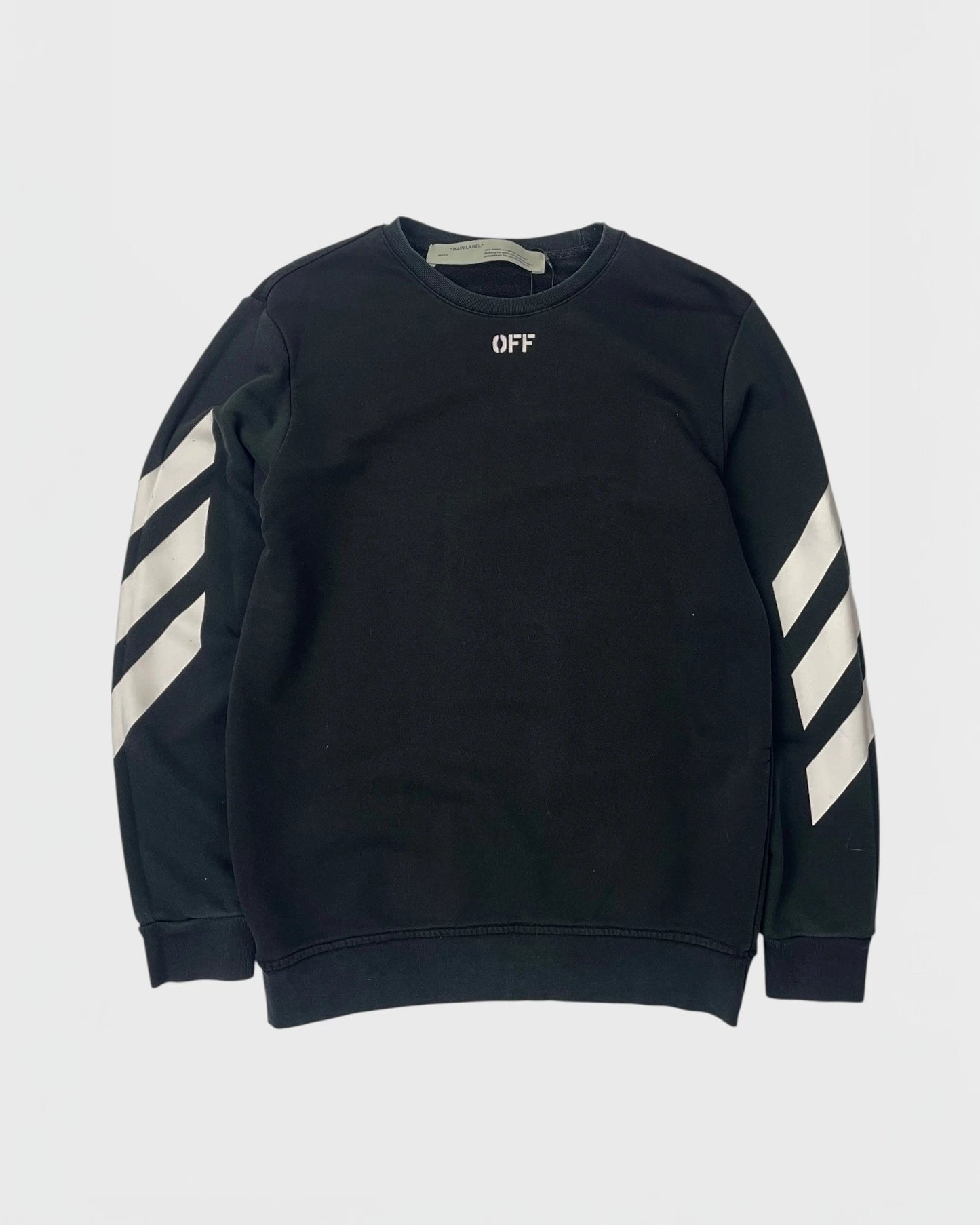 Off-white pull