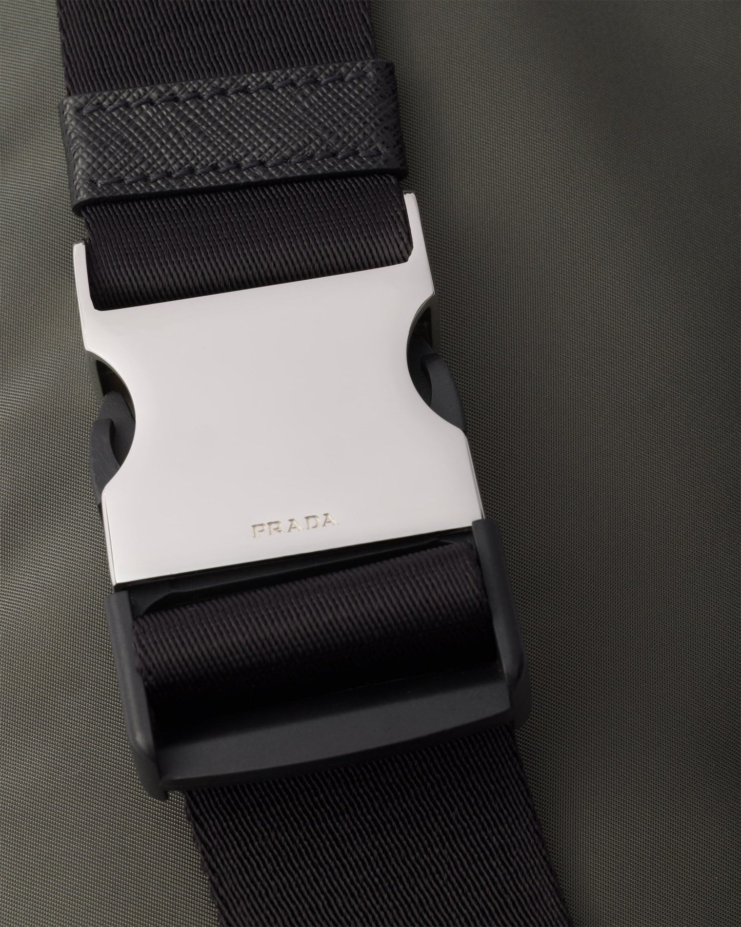 Sac banane en Re-Nylon et cuir Saffiano